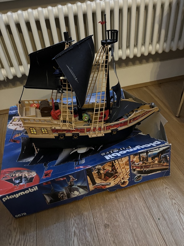 Forskudssalg Forkorte ineffektiv For Sale- Playmobil 6678 Floating Pirate Raiders' Ship with Cannons - For  Sale & Items Offered - East Dulwich Forum