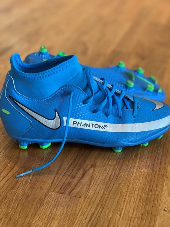 NikeChallengeFootballBoot.thumb.jpg.5fe2a9a8238532d3465508a3e5ca6da0.jpg