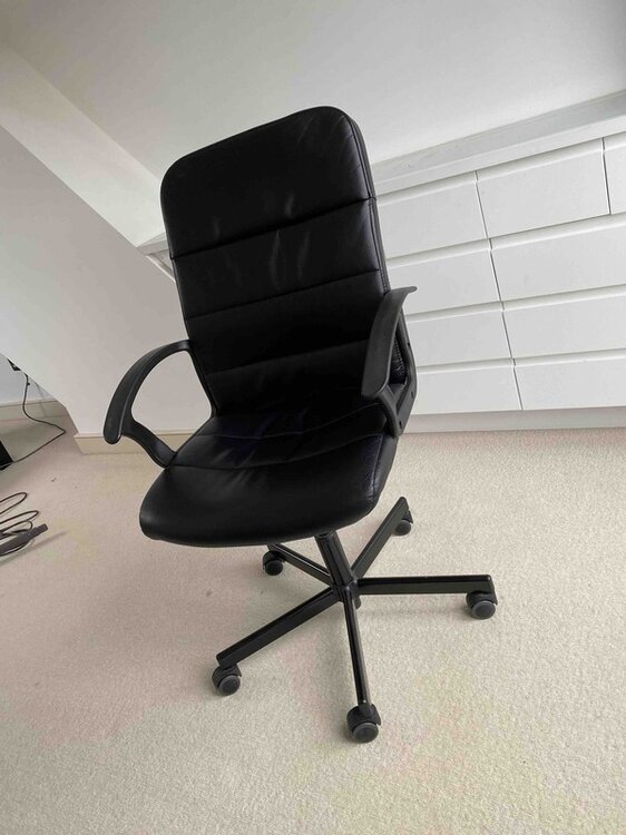 chair2.thumb.jpg.146caf5986a12af76900d373759b5b2e.jpg