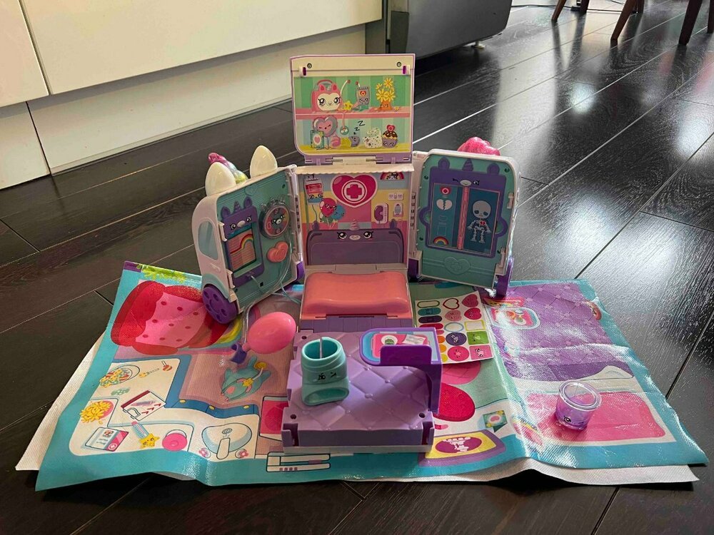 Kindi Kids Unicorn Ambulance.jpg