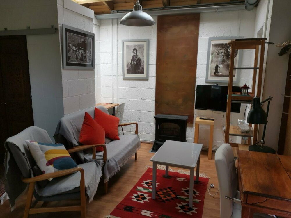 Barn Sitting - TV - Desk 2023.jpg