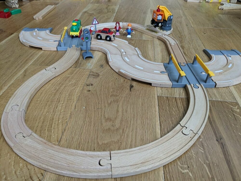 Brio train car 1.jpg