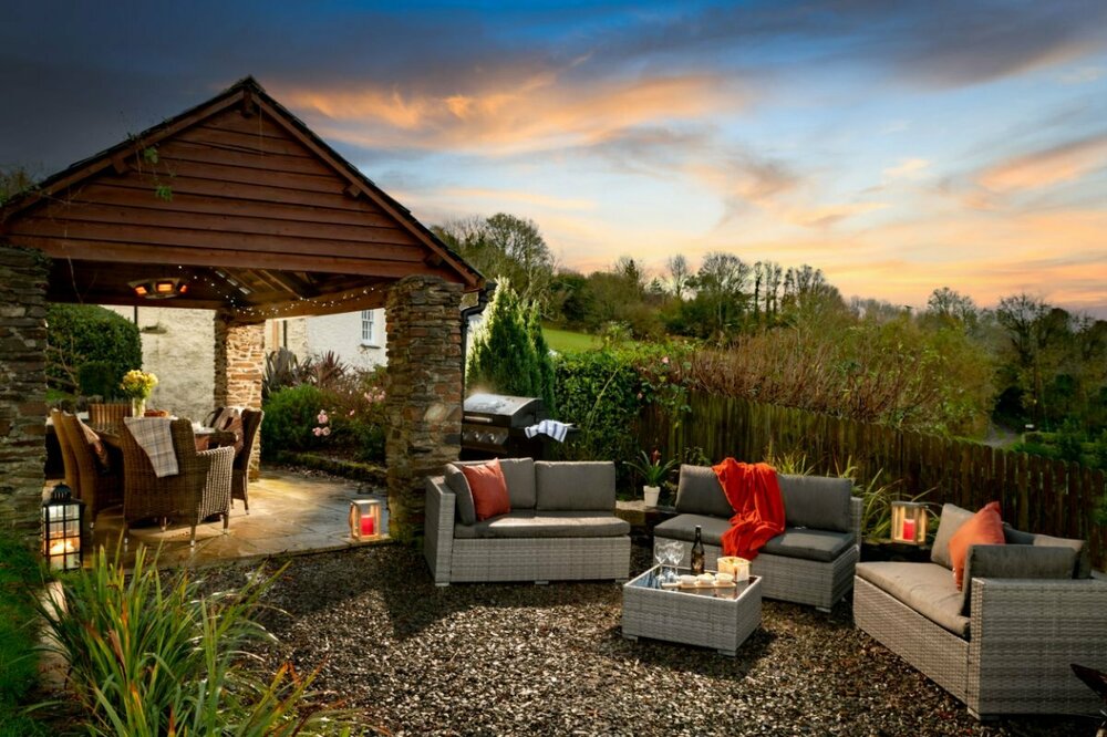 farmhouse outside.jpg