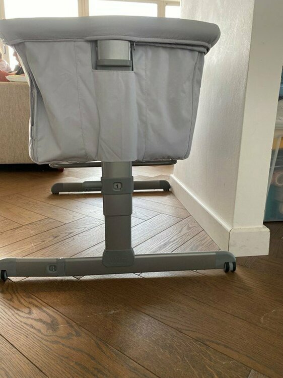Chicco Next2me - right side lowest level.jpg