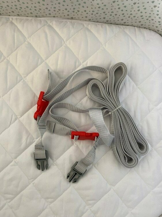 Chicco Next2me - straps.jpg