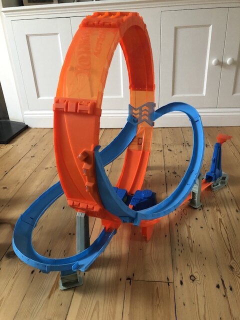 Hot Wheels Massive Loop Mayhem Track Set with Huge 28-Inch Tall