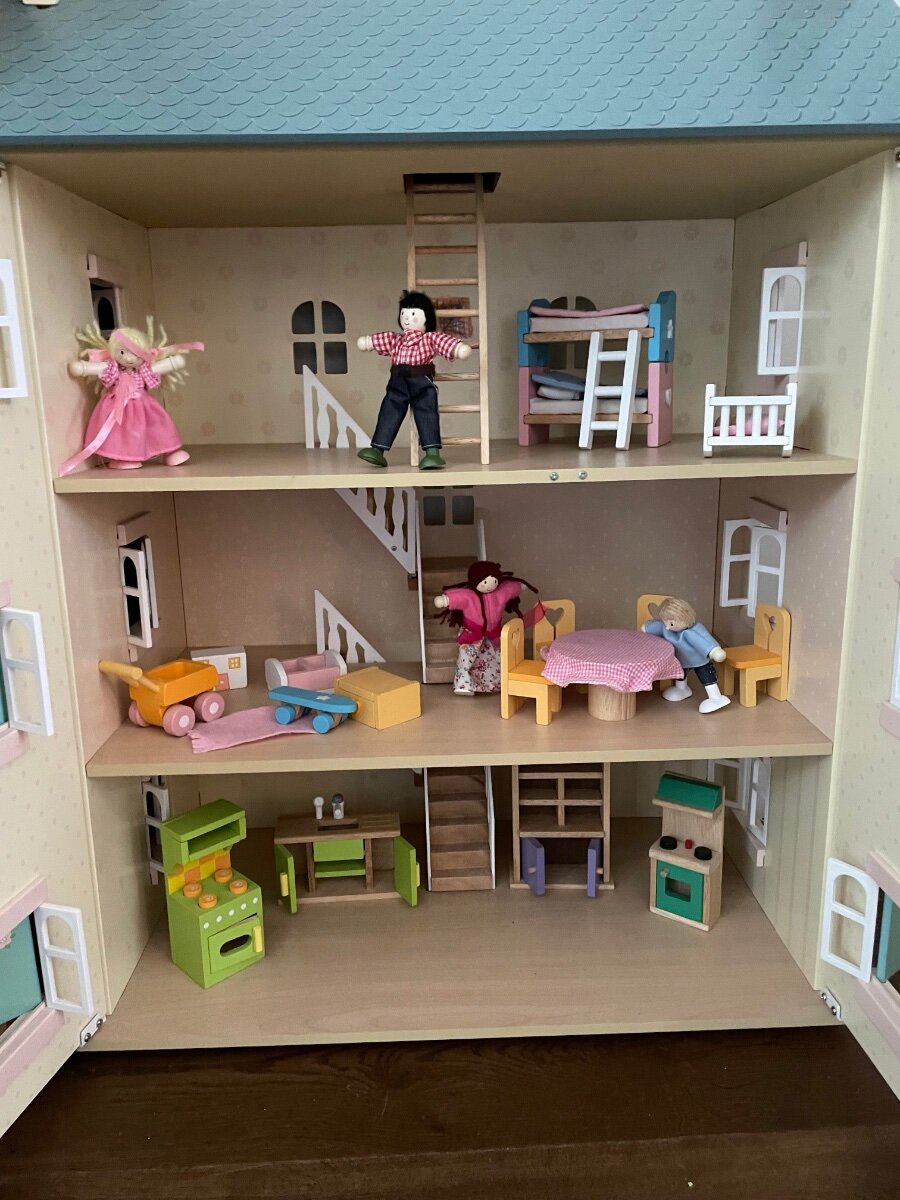 Second hand dolls houses deals