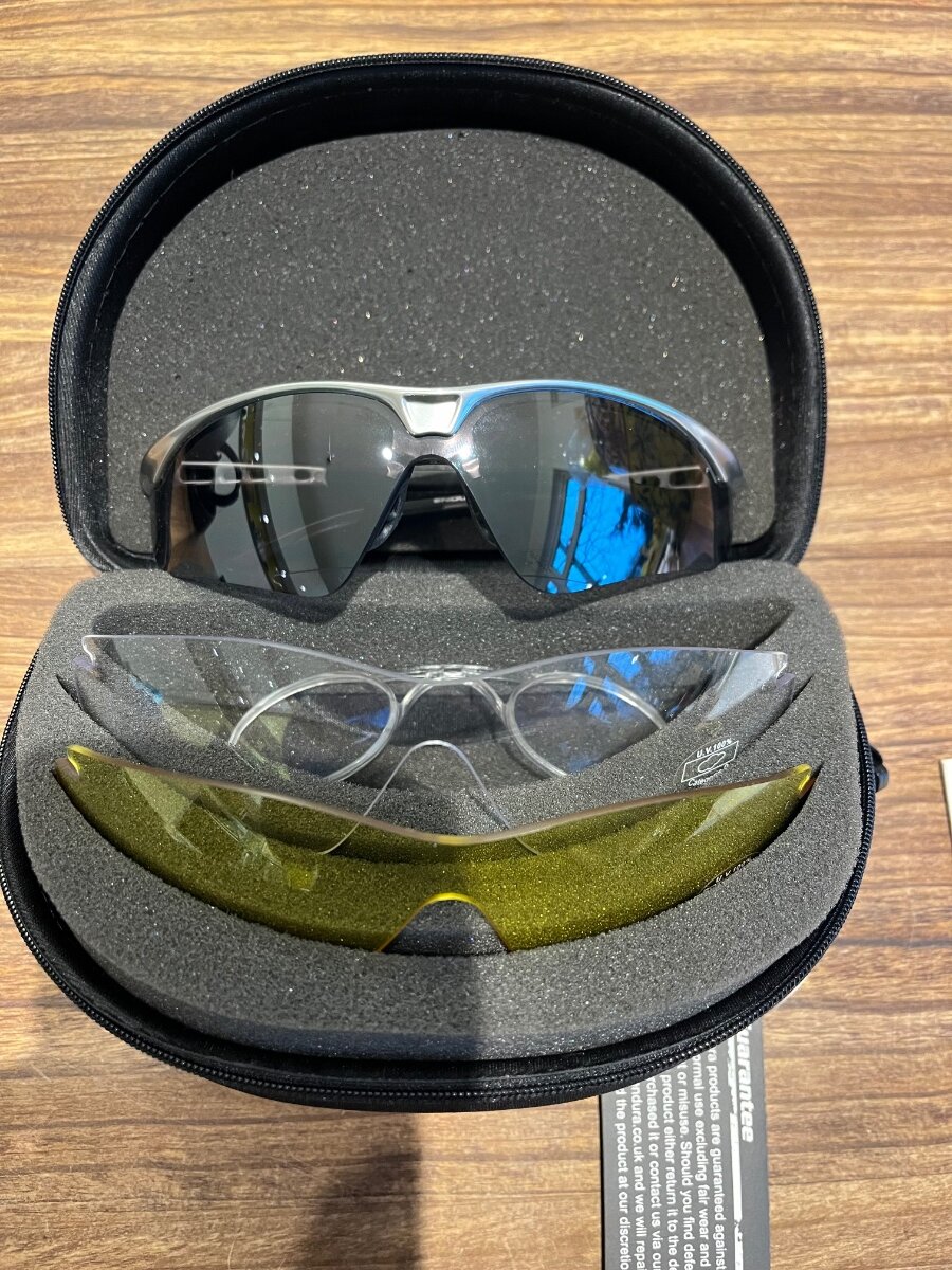 Endura Shark silver cycling glasses with 3 pairs of lenses SE217HR