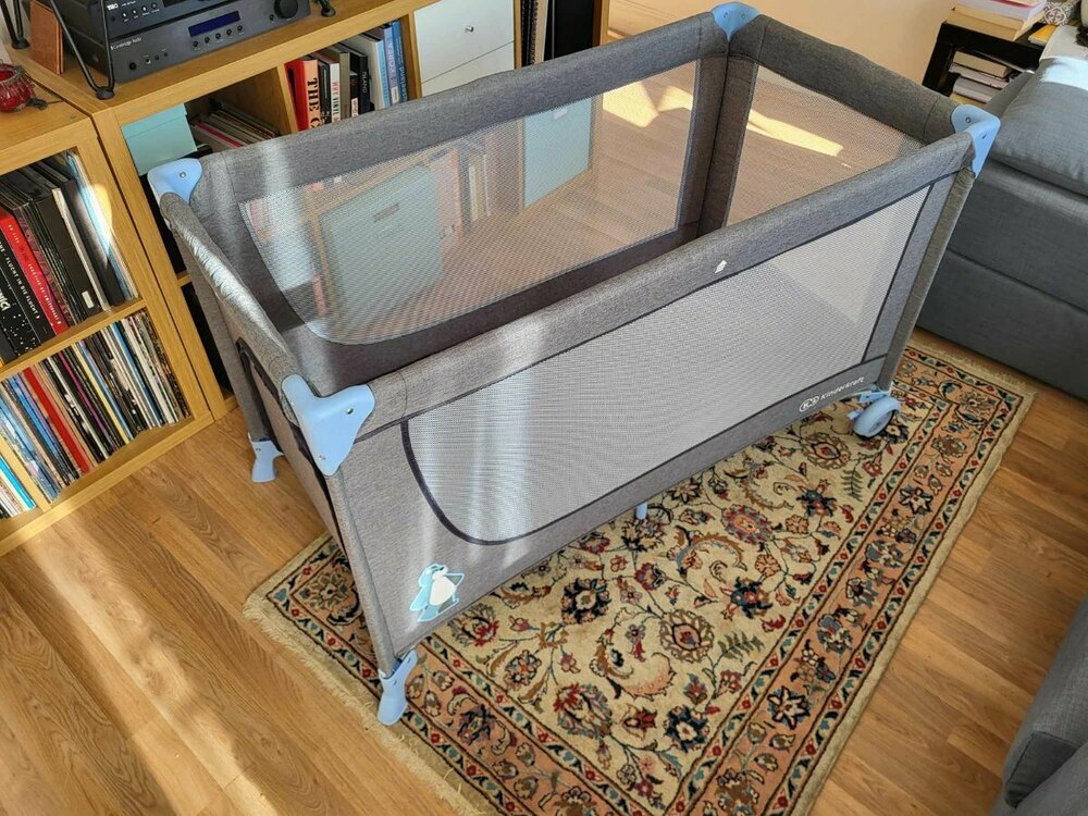 travelcot1.jpg