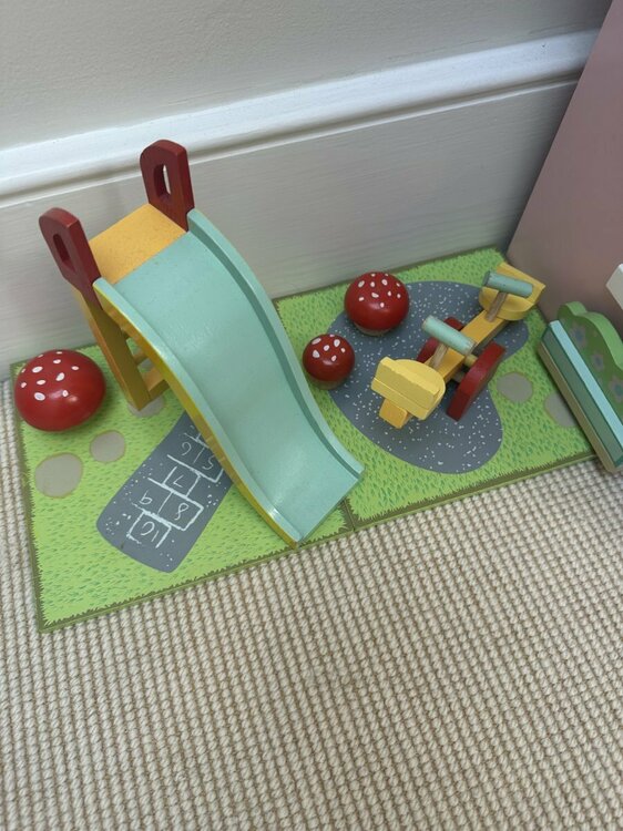 Dolls House play set.jpg