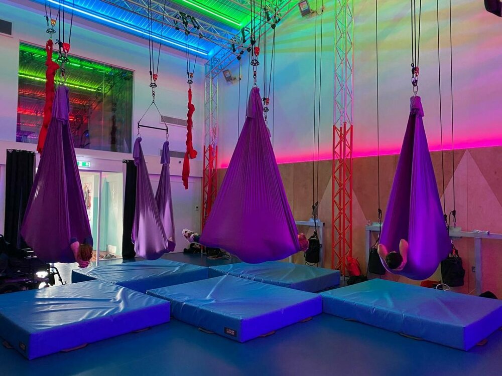 photo_5994646358411296950_y (2).jpg