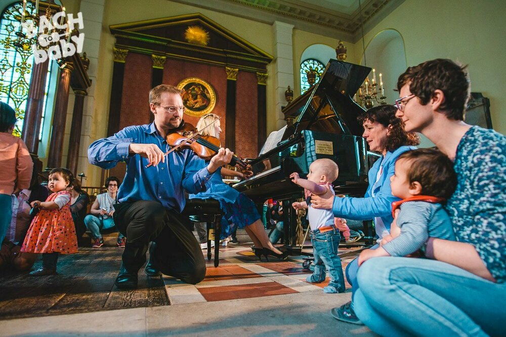 © Bach to Baby 2016_Alejandro Tamagno_Covent garde_2016-05-28 morning 040 violin matthew.jpg