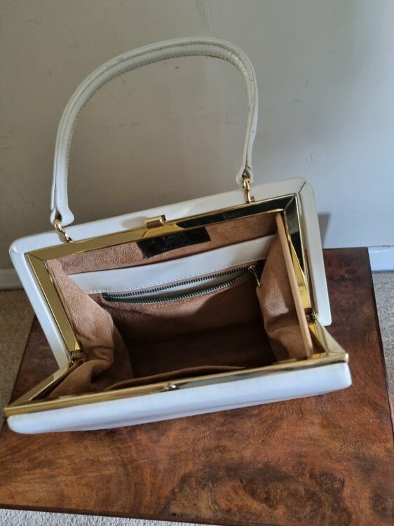 white handbag1.jpg