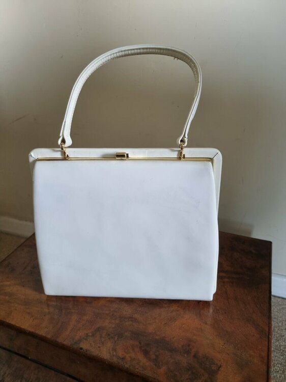 white handbag2.jpg