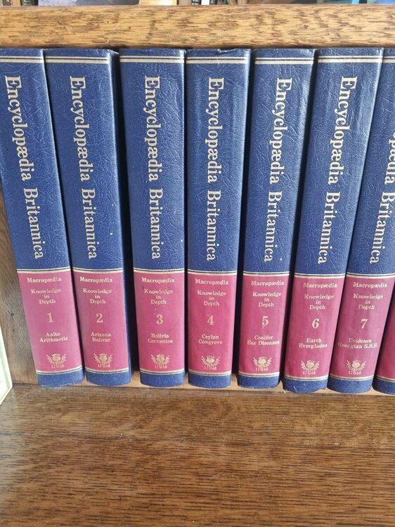 Macropedia Encyclopedias 1.jpg