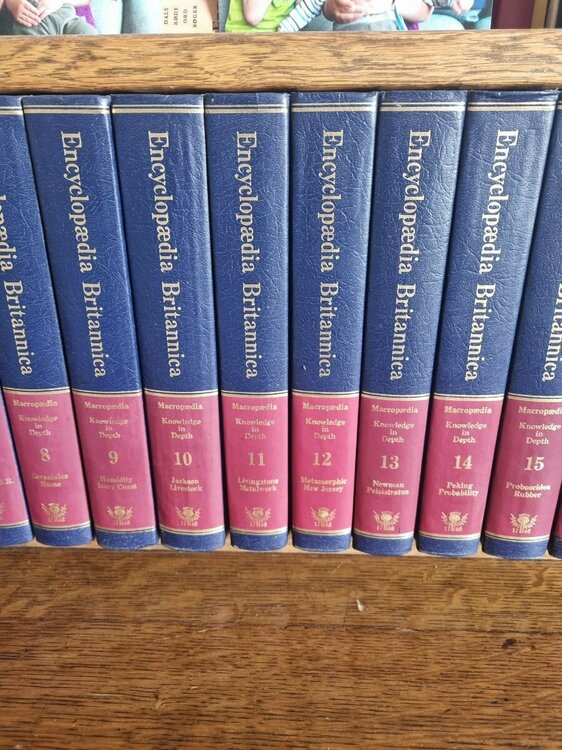 Macropedia Encyclopedias 2.jpg