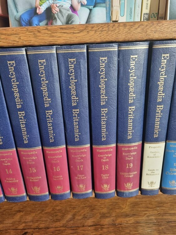 Macropedia Encyclopedias 3.jpg