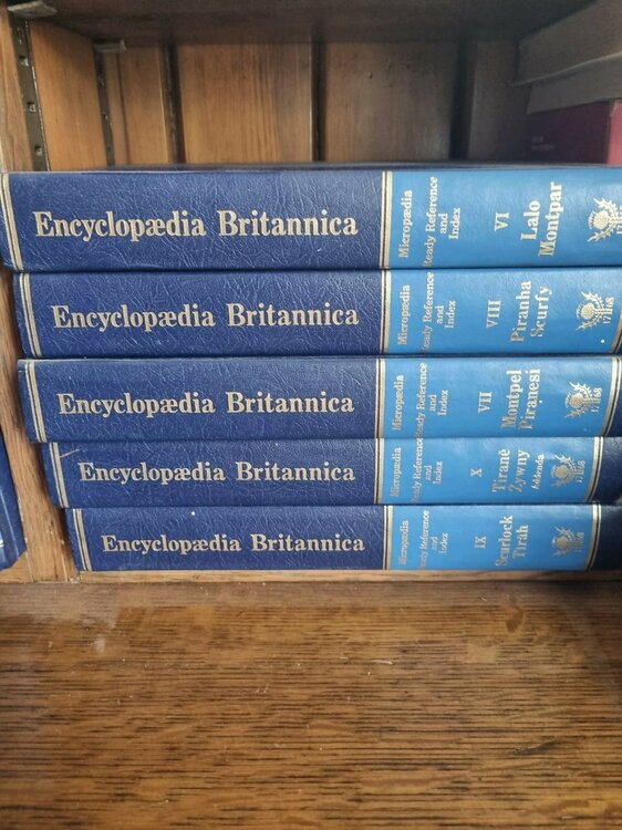 Micropedia Encyclopedias 2.jpg