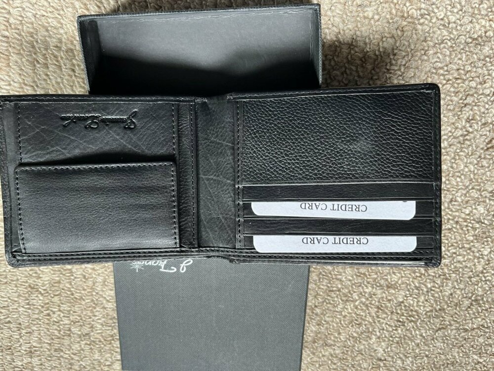 Wallet 2.jpg