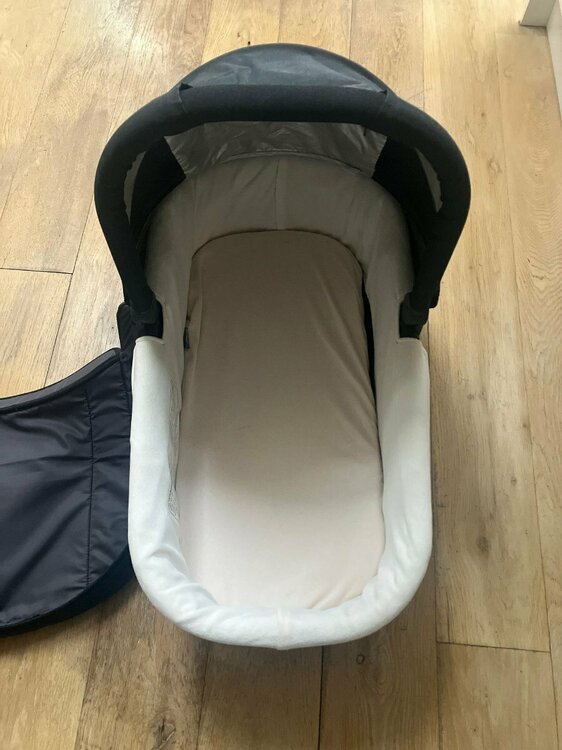 Carrycot2.jpg