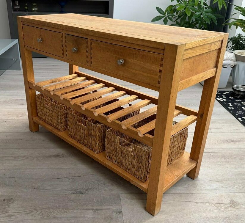 Kitchen Island 2.jpg