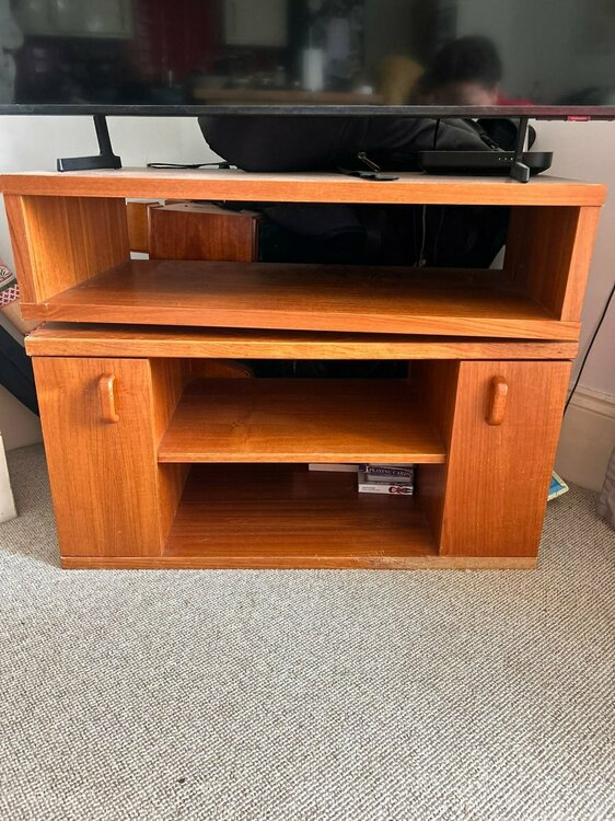 tv stand 2.jpeg