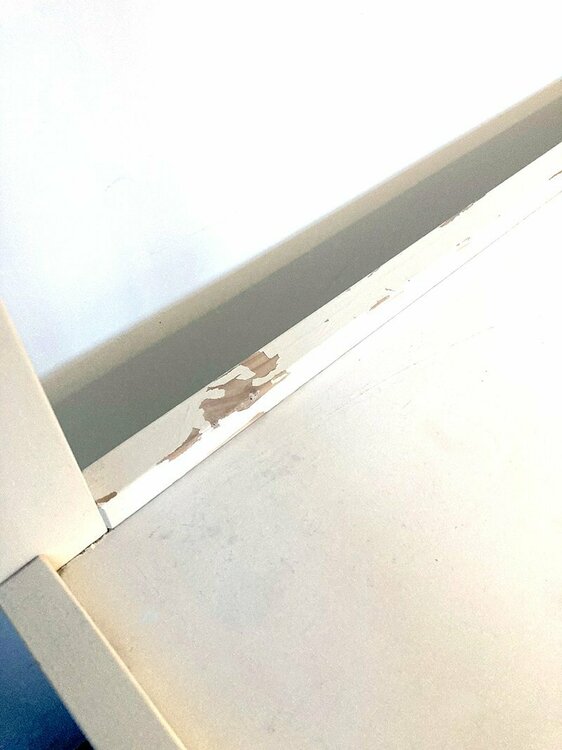 changing table_scratch.jpg