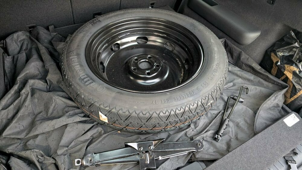 20251229_Tyre 00 lr.jpg