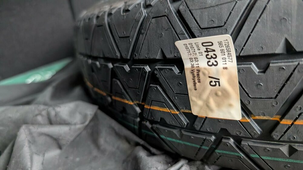 20251230_Tyre 03 lr.jpg