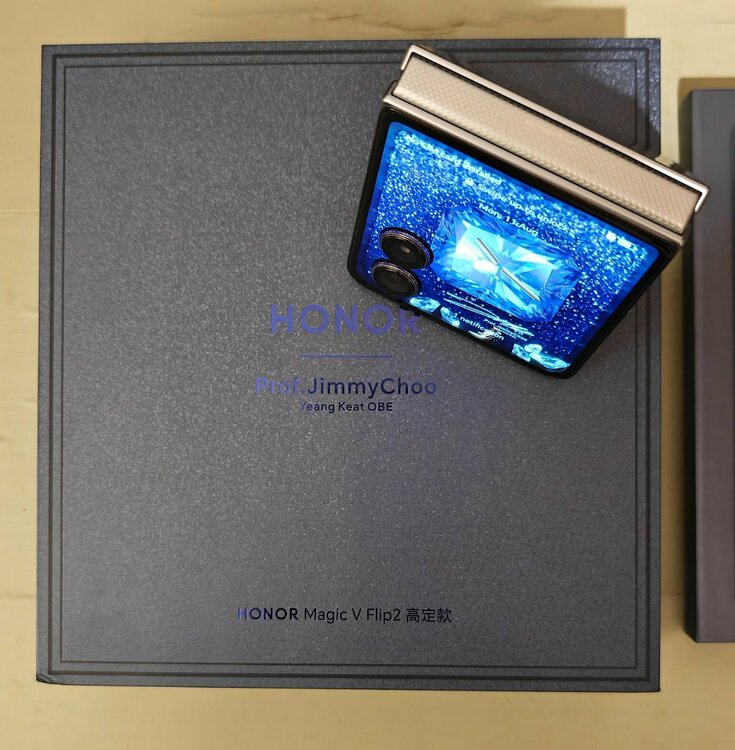 Honor Magic V Flip 2 limited edition (5).jpg