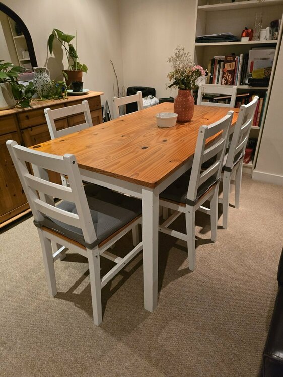 table and chairs.jpeg